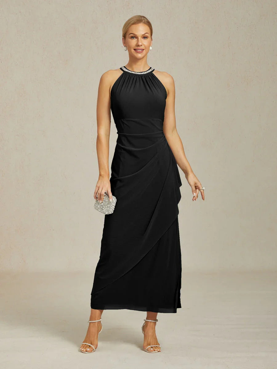 Elegantes Neckholder-Maxikleid mit Perlen und Rüschendetail