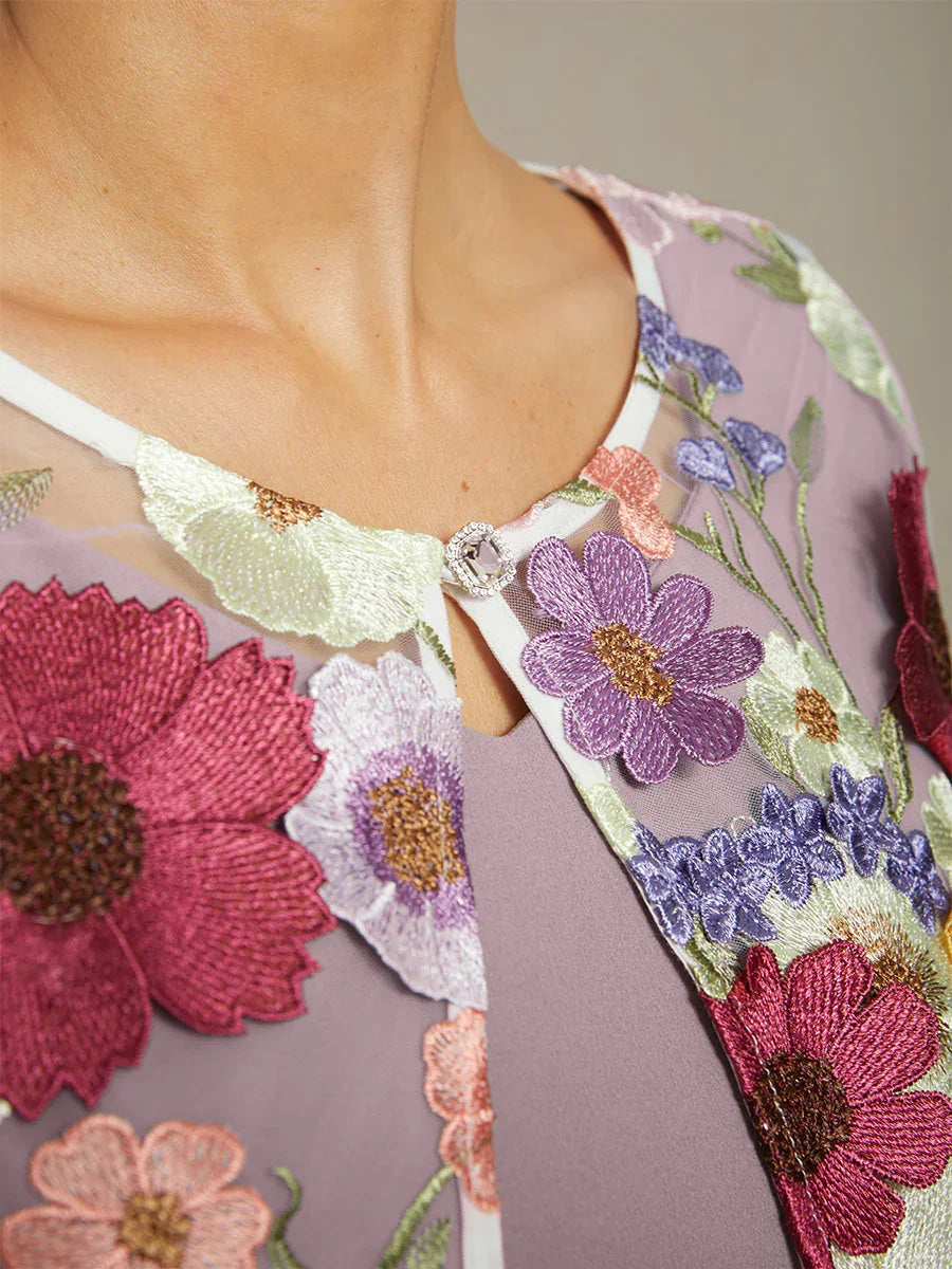 Veste gracieuse en maille et dentelle avec broderie florale 3D