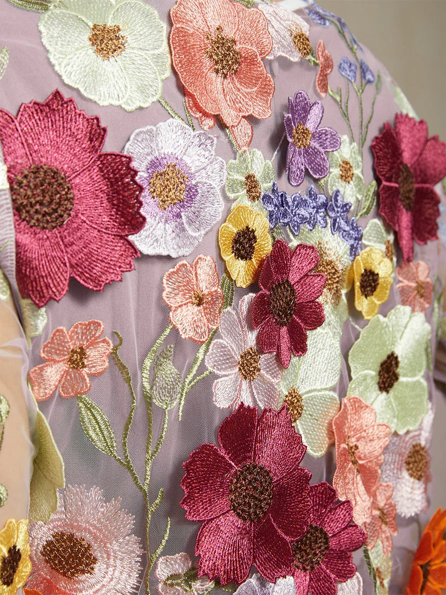 Veste gracieuse en maille et dentelle avec broderie florale 3D