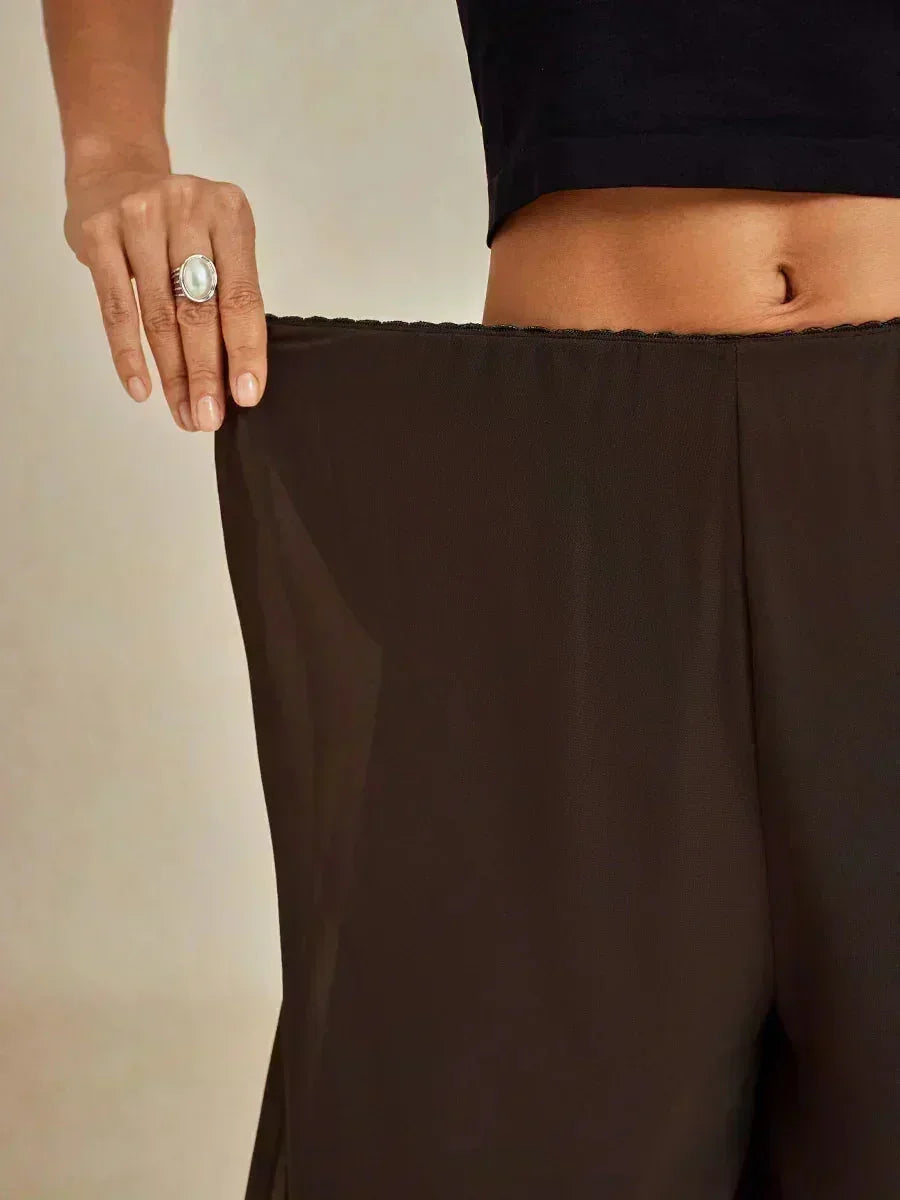 Pantalon droit avec surjupe fendue en mousseline