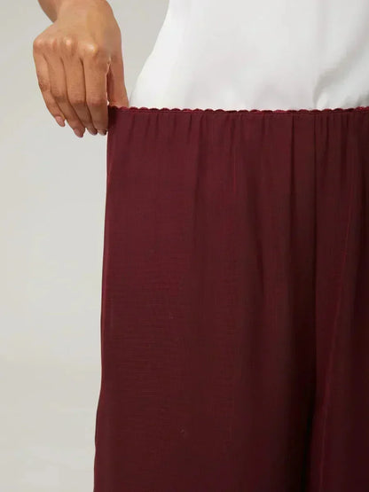 Pantalon droit avec surjupe fendue en mousseline