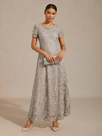 A-Linien-Kleid aus Rosettenspitze mit Paillettenverzierung