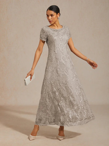 A-Linien-Kleid aus Rosettenspitze mit Paillettenverzierung