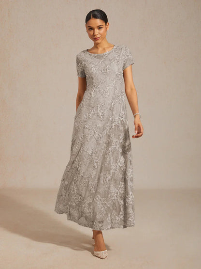 A-Linien-Kleid aus Rosettenspitze mit Paillettenverzierung