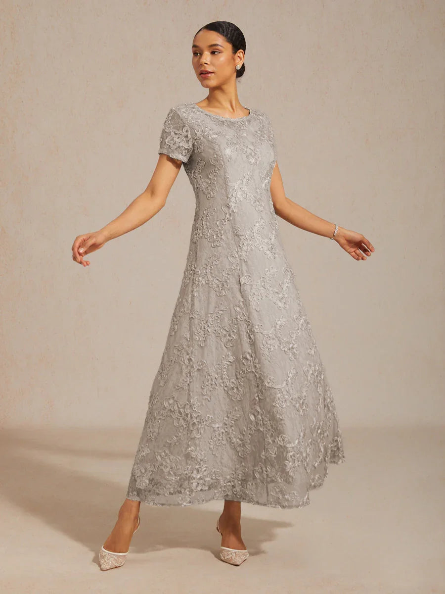 A-Linien-Kleid aus Rosettenspitze mit Paillettenverzierung