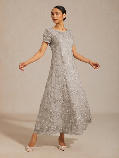 A-Linien-Kleid aus Rosettenspitze mit Paillettenverzierung