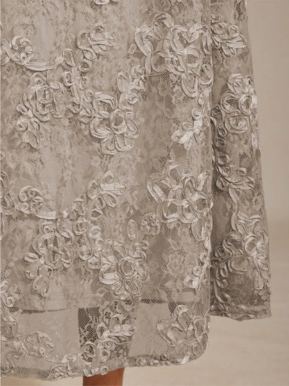A-Linien-Kleid aus Rosettenspitze mit Paillettenverzierung