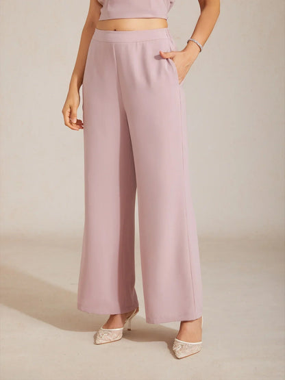 Weite Hose mit mittelhohem Bund und Taschen