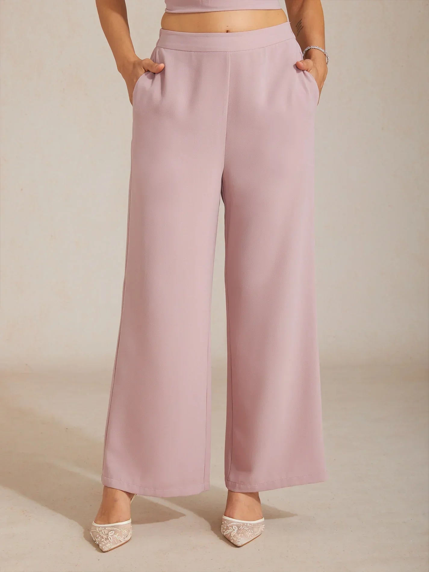 Weite Hose mit mittelhohem Bund und Taschen