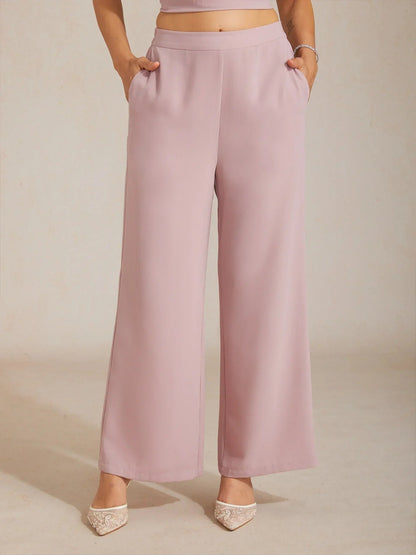 Weite Hose mit mittelhohem Bund und Taschen