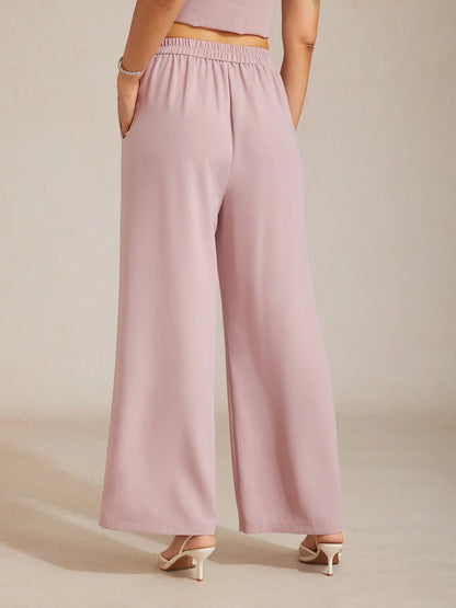 Weite Hose mit mittelhohem Bund und Taschen