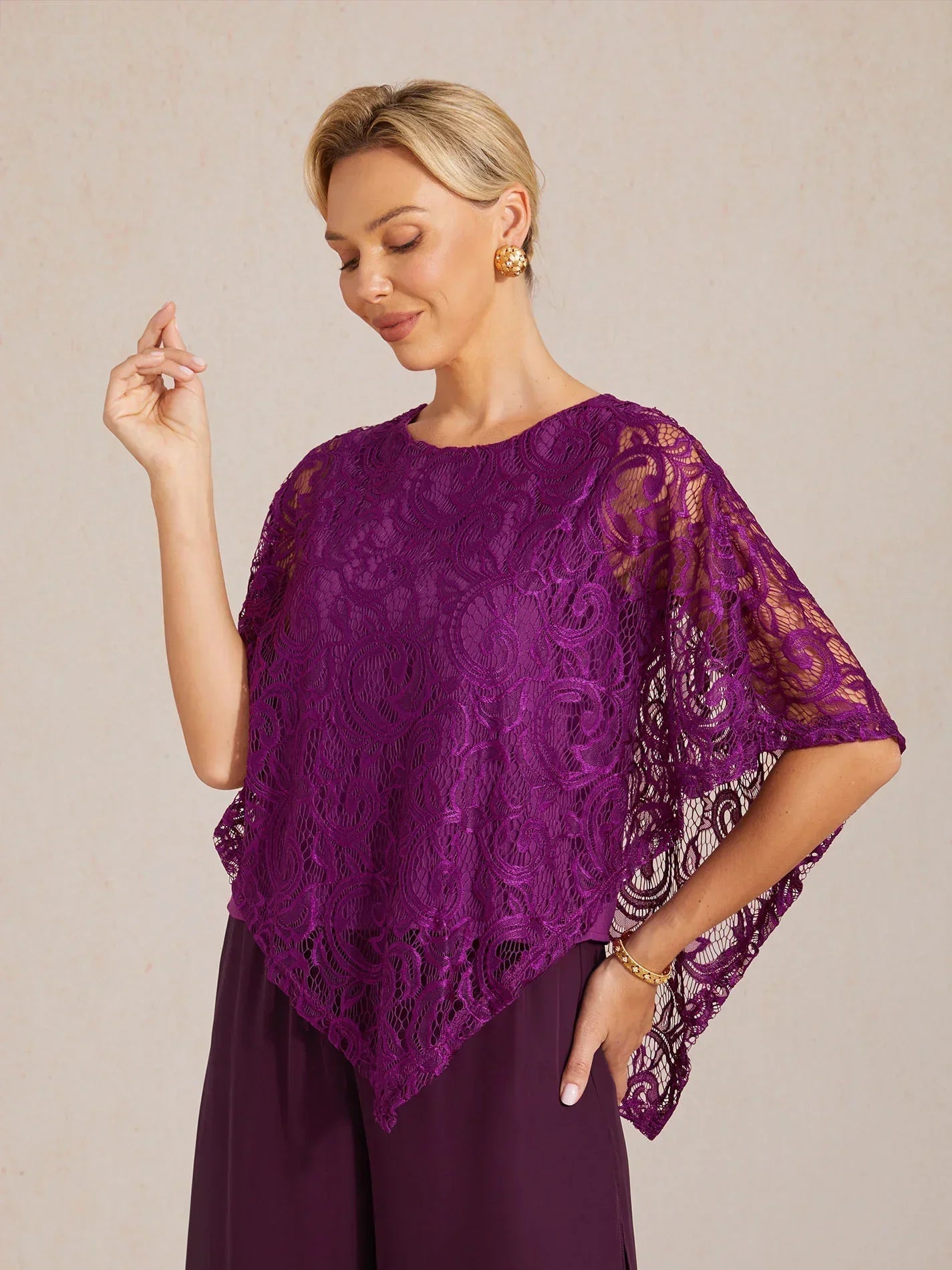 Elegantes Spitzentop mit Fledermausärmeln