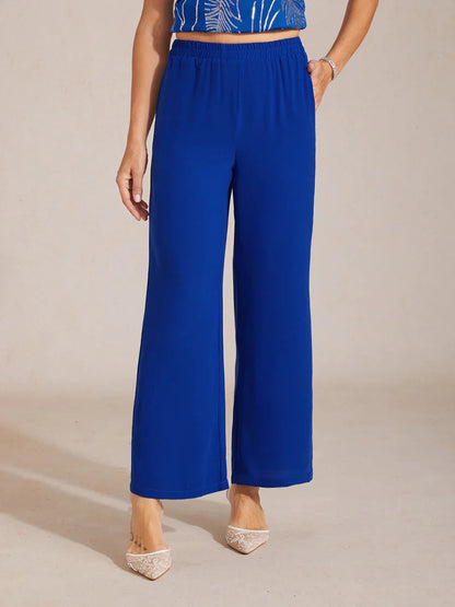 Weite Hose mit mittelhohem Bund und Taschen