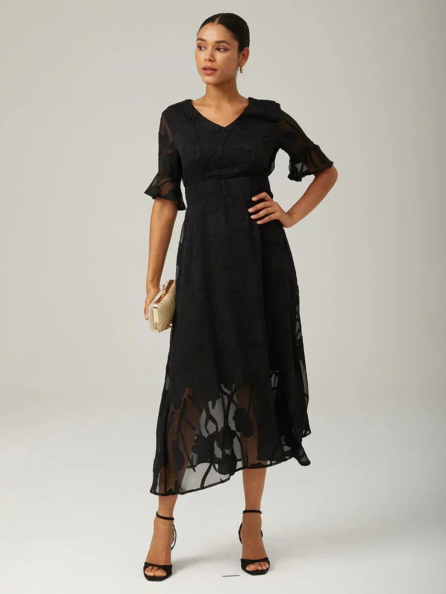 Maxikleid mit Rüschen und flatternder Spitze