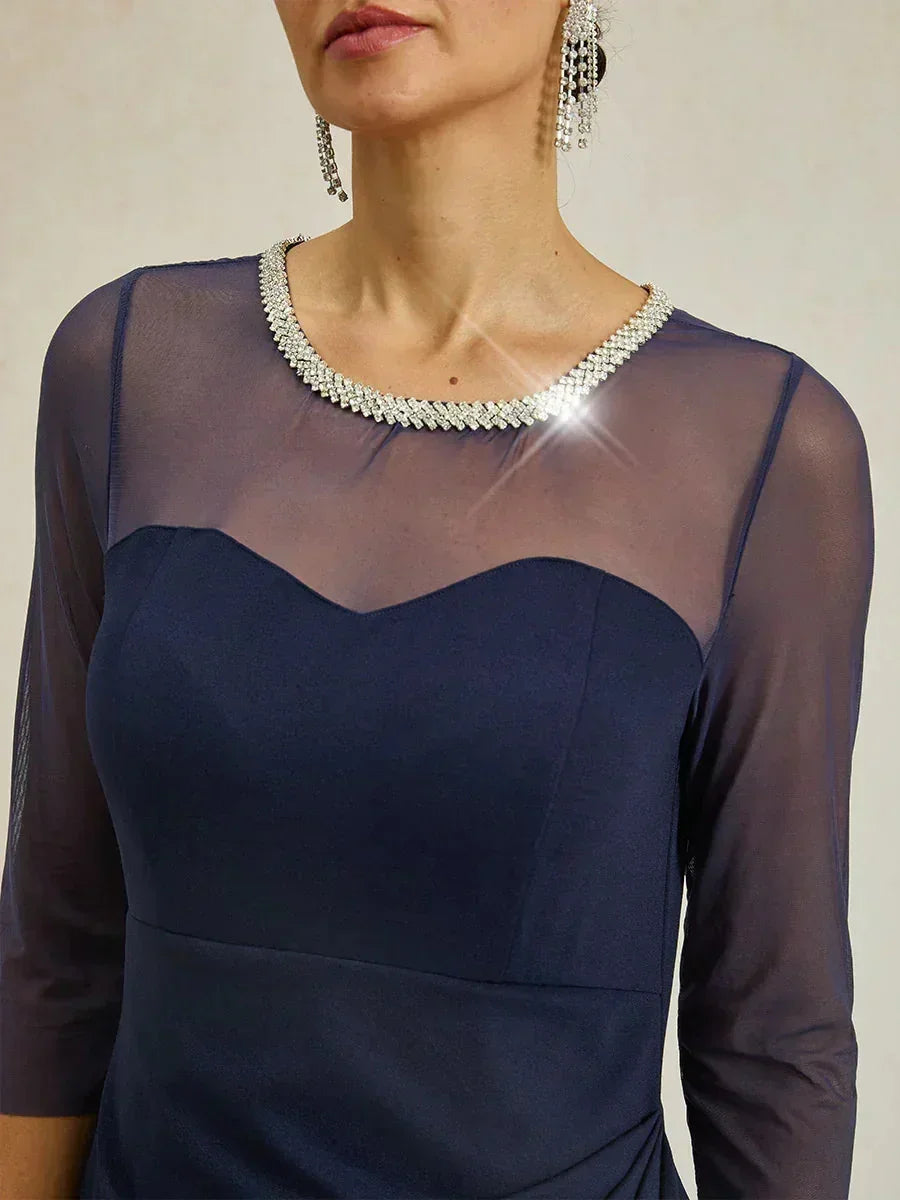 Elegantes Abendkleid mit Perlen und Illusionsausschnitt