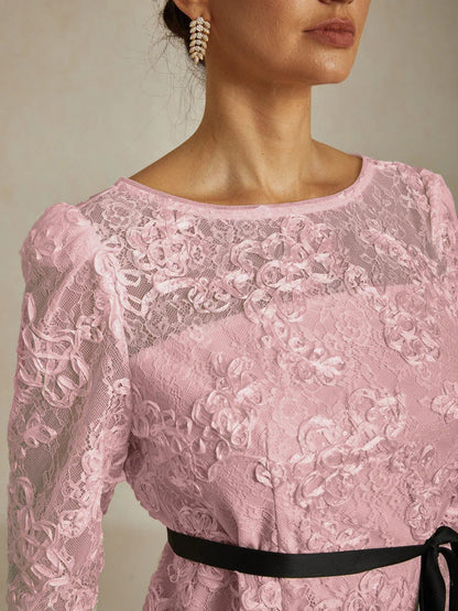 Dreiviertelärmelige Bluse mit Rosettenspitze und Paillettenbesatz
