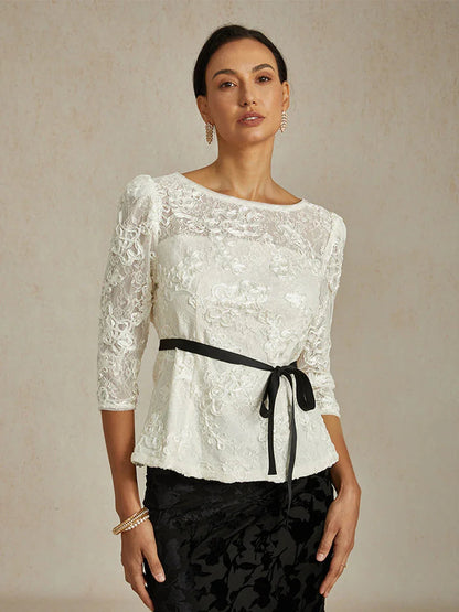 Dreiviertelärmelige Bluse mit Rosettenspitze und Paillettenbesatz