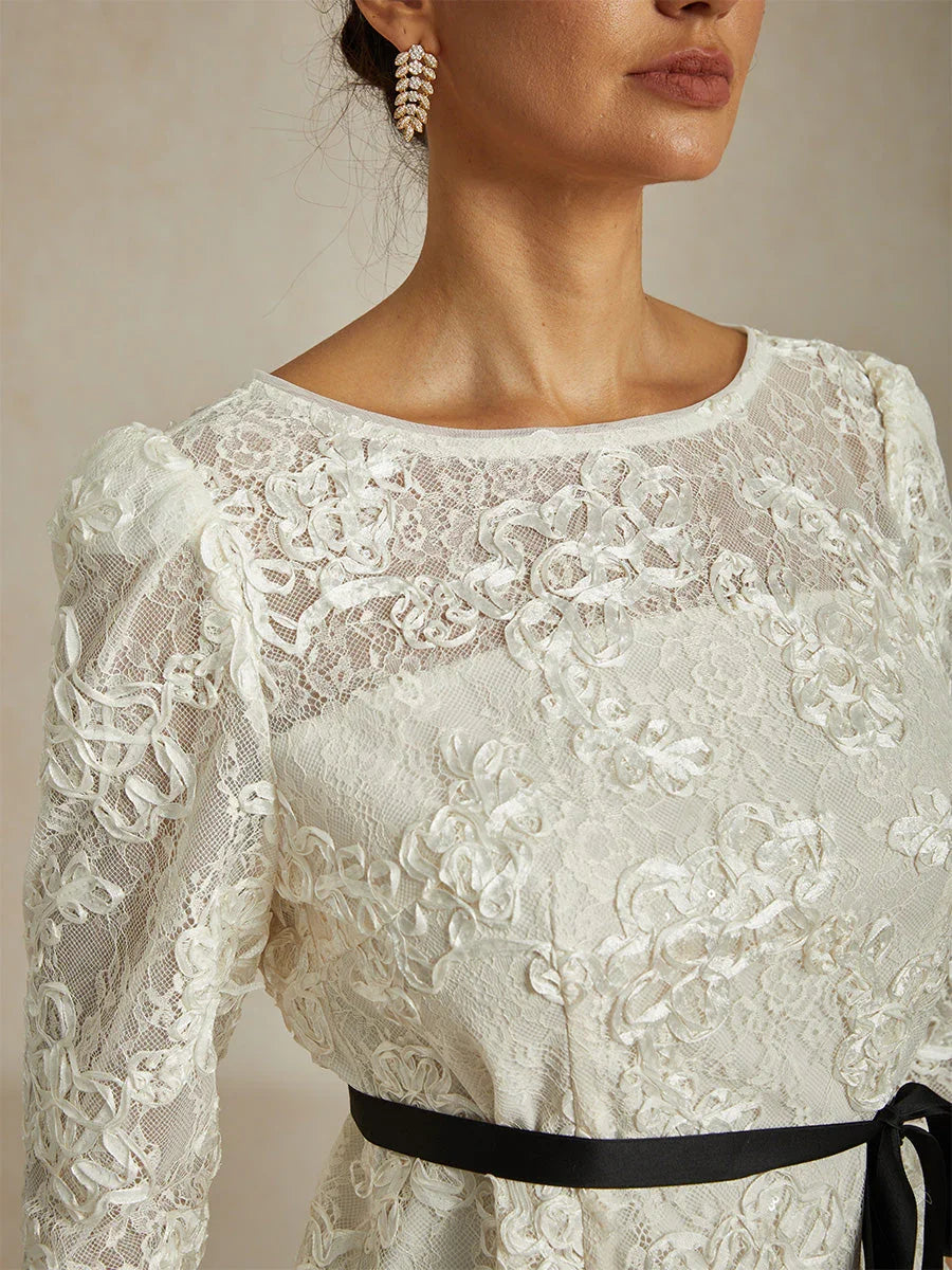 Dreiviertelärmelige Bluse mit Rosettenspitze und Paillettenbesatz