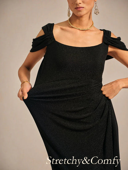 Glitzerndes Strickkleid mit kalten Schultern