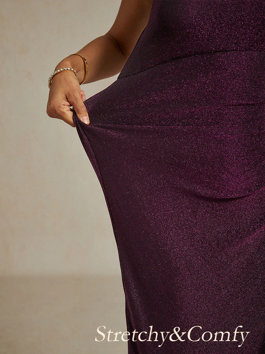 Glitzerndes Strickkleid mit kalten Schultern