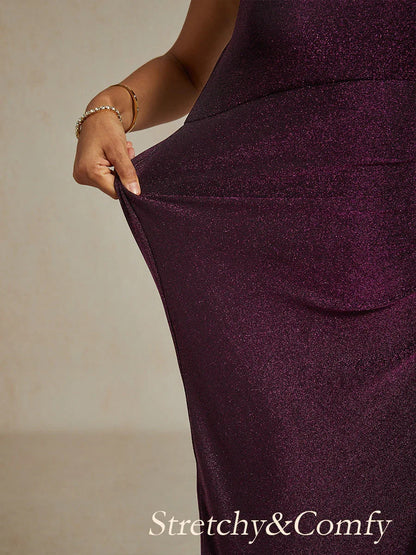 Glitzerndes Strickkleid mit kalten Schultern