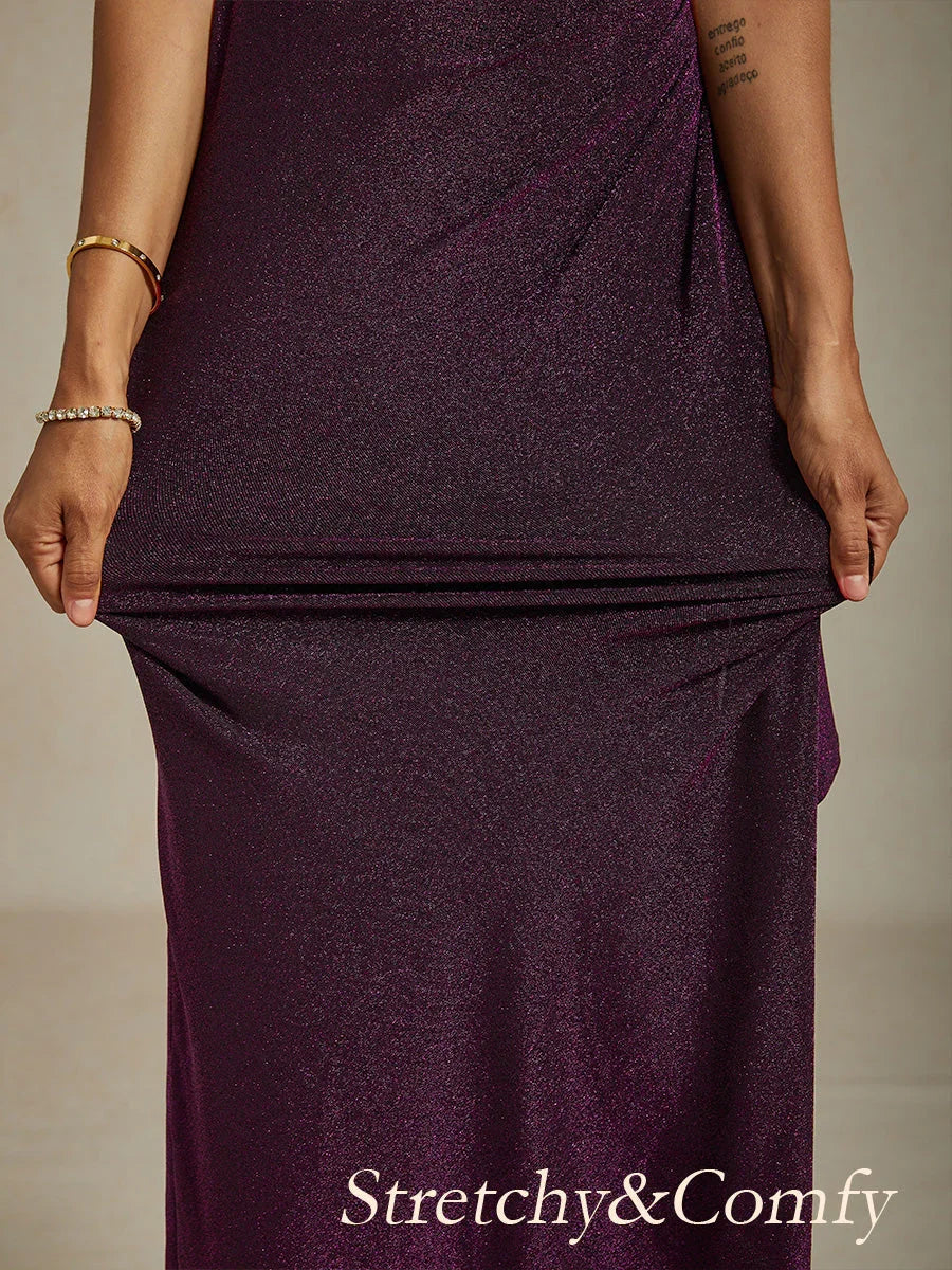 Glitzerndes Strickkleid mit kalten Schultern