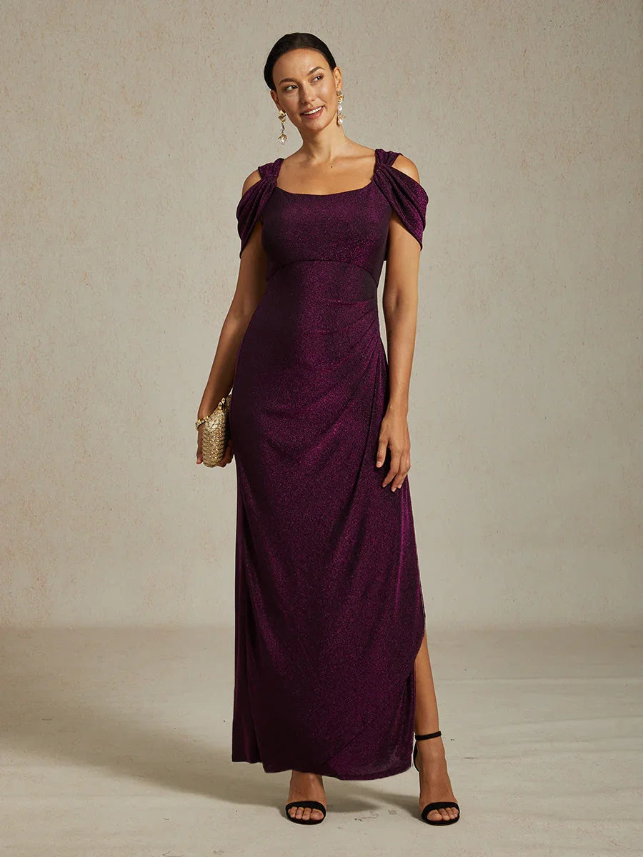 Glitzerndes Strickkleid mit kalten Schultern