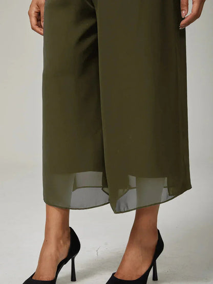 Kurze Hose mit geradem Bein und Chiffon-Überzug mit Schlitz am Bein