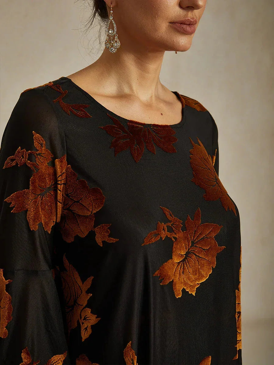 Elegante, florale Samtbluse mit asymmetrischem Saum