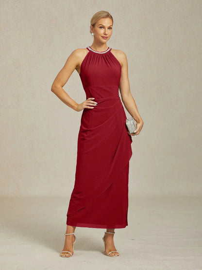 Elegantes Neckholder-Maxikleid mit Perlen und Rüschendetail