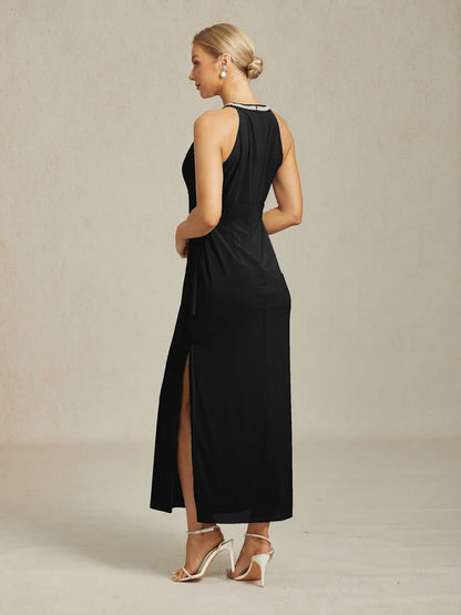 Robe longue élégante à col licou et perles avec détails à volants