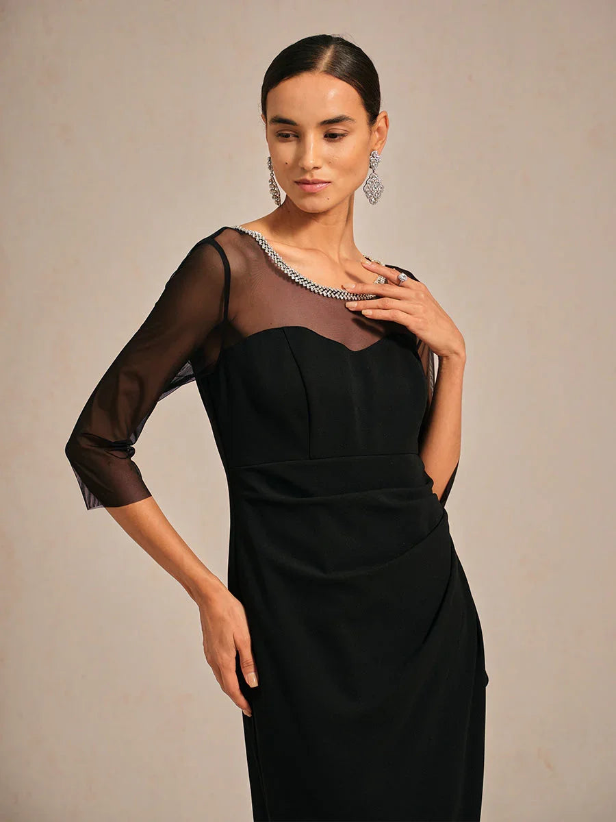 Elegantes Abendkleid mit Perlen und Illusionsausschnitt