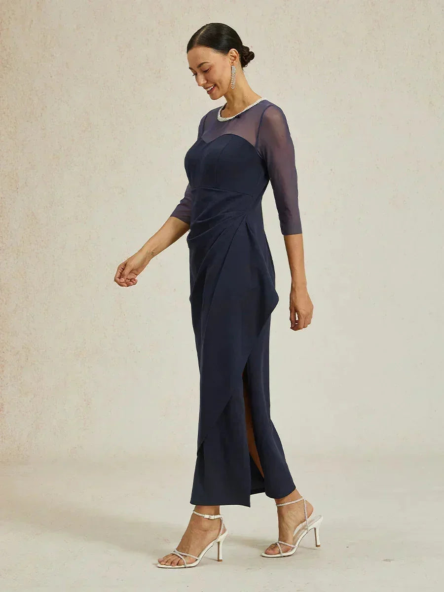 Elegantes Abendkleid mit Perlen und Illusionsausschnitt