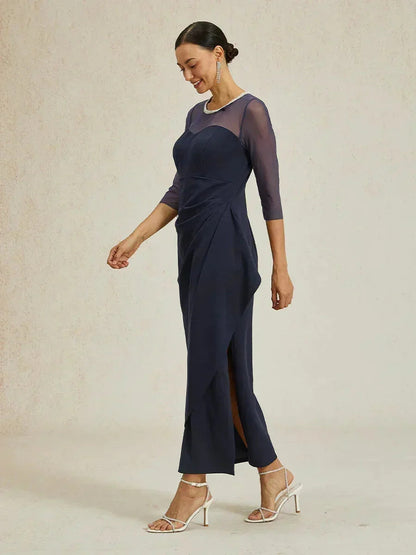 Elegantes Abendkleid mit Perlen und Illusionsausschnitt
