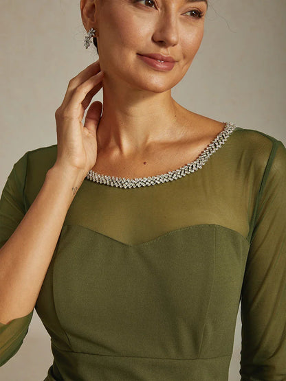 Elegantes Abendkleid mit Perlen und Illusionsausschnitt