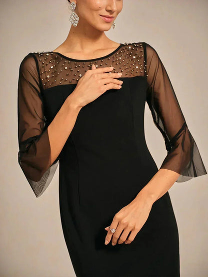 Elegantes Etui-Cocktailkleid mit verziertem Illusionsnetz-Ausschnitt