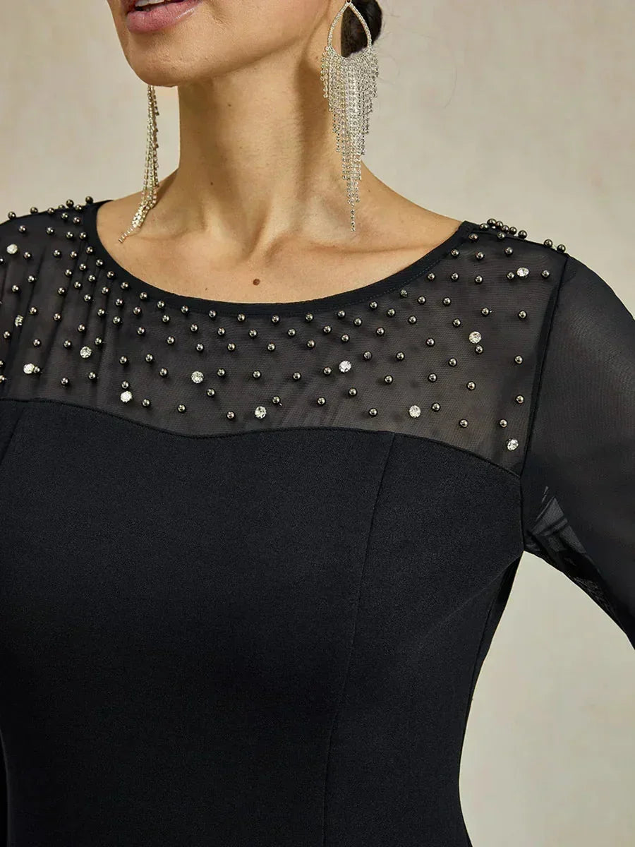 Elegantes Etui-Cocktailkleid mit verziertem Illusionsnetz-Ausschnitt