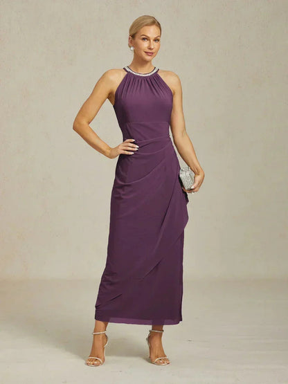Elegantes Neckholder-Maxikleid mit Perlen und Rüschendetail