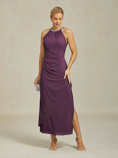 Elegantes Neckholder-Maxikleid mit Perlen und Rüschendetail
