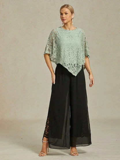 Gerade geschnittene Spitzenhose mit Chiffon-Überzug und geschlitztem Bein