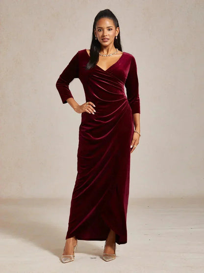 Langes Abendkleid aus Stretch-Samt mit 3/4-Ärmeln