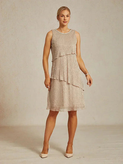 Metallic-plissiertes Chiffon-Midikleid mit Perlenbesatz am runden Halsausschnitt