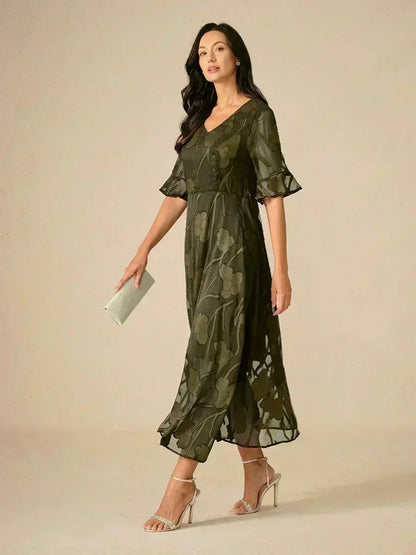 Maxikleid mit Rüschen und flatternder Spitze