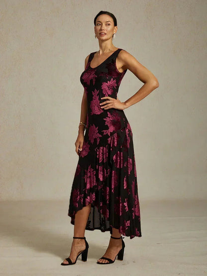 Samt-Abendkleid mit Blumenmuster und asymmetrischem Saum