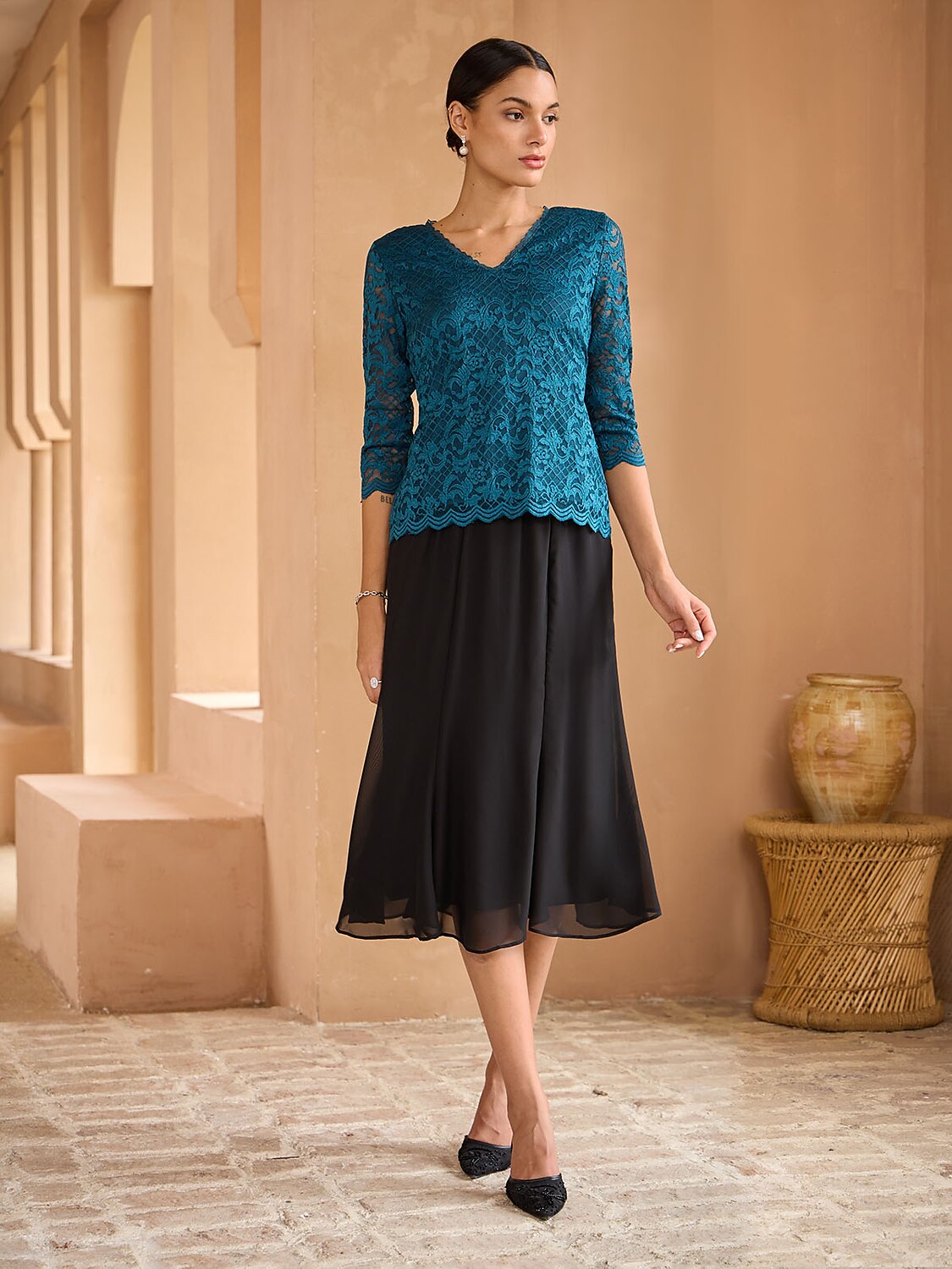 Feminine V-Neck Stretch Lace Top with Scalloped Hem