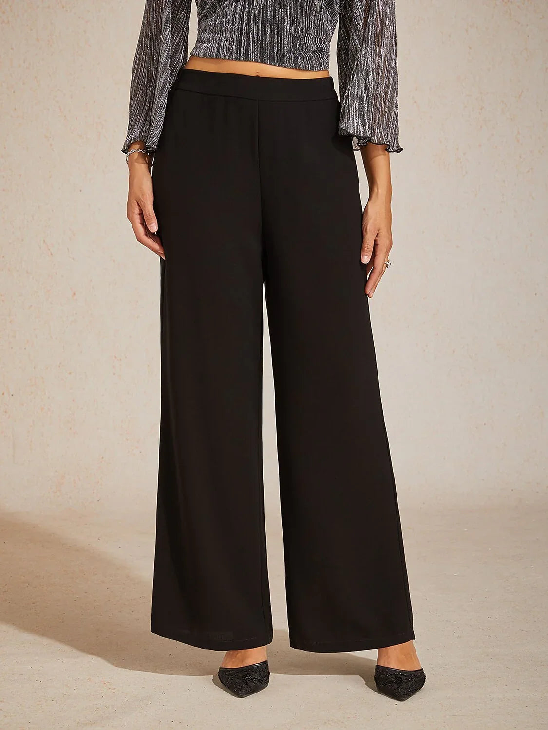 Weite Hose mit mittelhohem Bund und Taschen