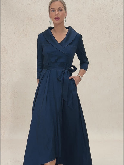 Robe de cocktail en taffetas extensible avec ceinture à nouer
