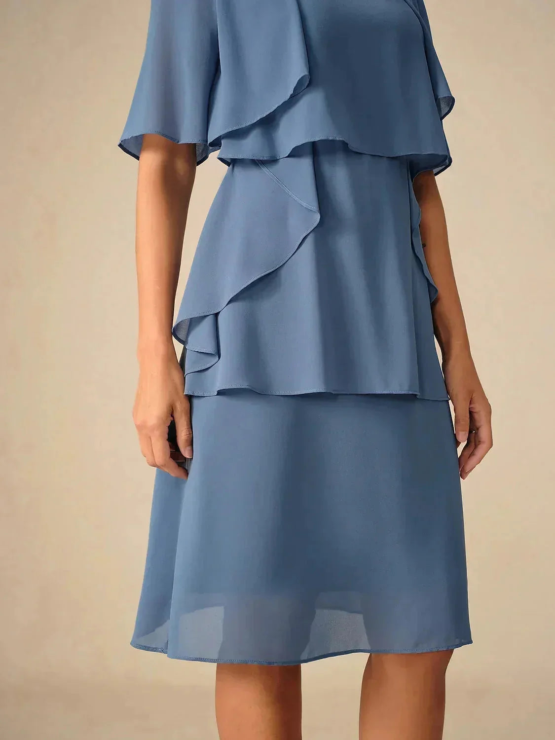 Elegantes mehrlagiges Chiffonkleid
