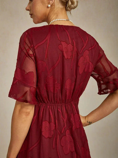 Maxikleid mit Rüschen und flatternder Spitze