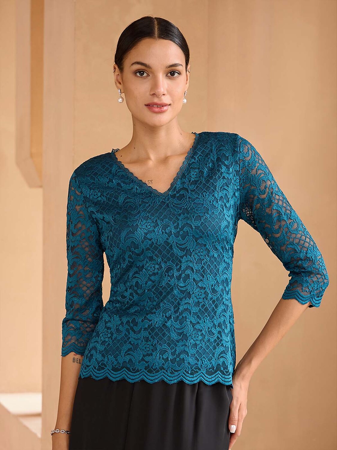 Feminine V-Neck Stretch Lace Top with Scalloped Hem